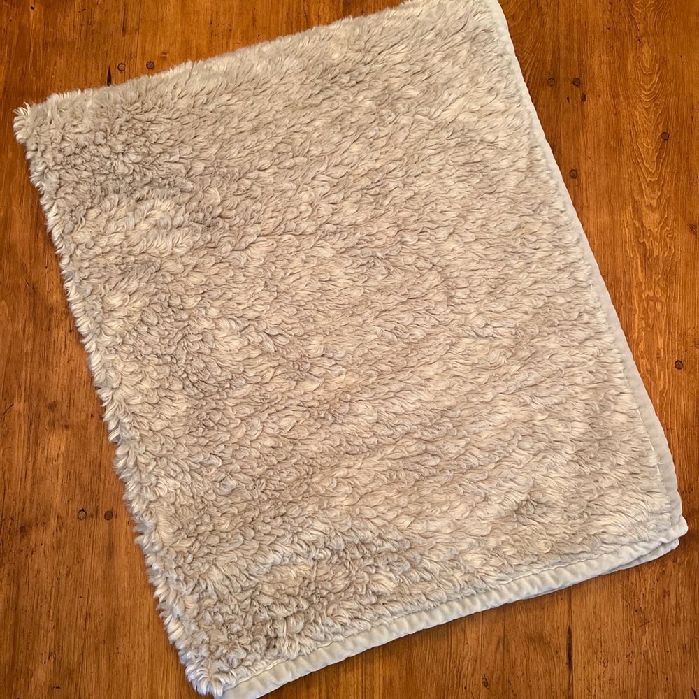 Pottery Barn Faux Fur Throw - 50x60 - Picture 4 of 10